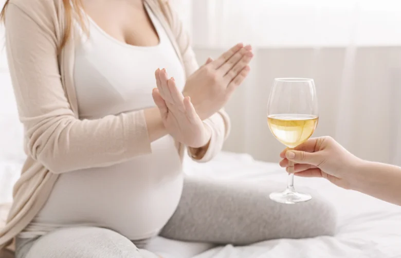 Minuman yang Tidak Boleh Diminum Ibu Hamil Muda