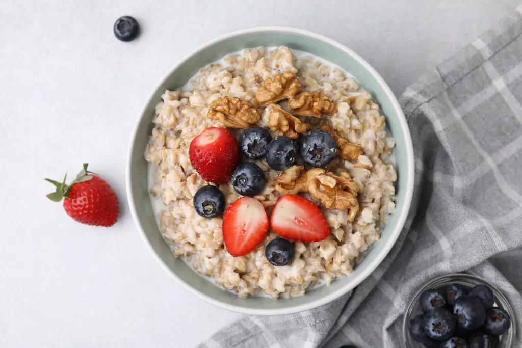 Oatmeal adalah salah satu Menu Makanan untuk Penderita Asam Lambung